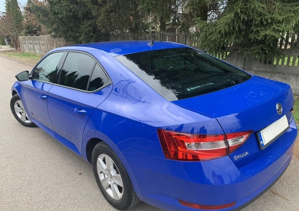 Skoda Superb cena 69900 przebieg: 137000, rok produkcji 2018 z Człopa małe 742